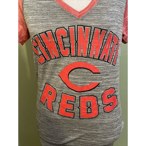 Cincinnati Reds Shirt Womens Small Red V Neck Logo MLB Baseball - Picture 3 of 6